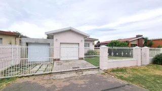 LARGE 4-BEDROOM FAMILY HOME!!