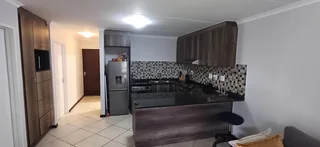 Langley Hills - Buhrein: Modern 2-Bedroom Apartment with Balcony &amp; Built-In Braai FOR SALE
