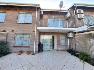 EXCELLENT LOCATION IN SECURE PET FRIENDLY COMPLEX