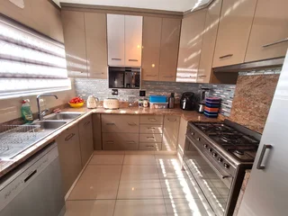 EXCELLENT LOCATION IN SECURE PET FRIENDLY COMPLEX