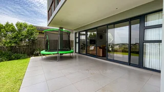 Very Well-kept 3-bedroom family home in Palm Lakes Estate.