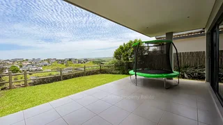 Very Well-kept 3-bedroom family home in Palm Lakes Estate.