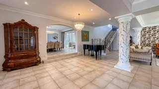 Move-in-ready Tuscan Inspired 5-bedroom family home in Umhlanga Rocks!