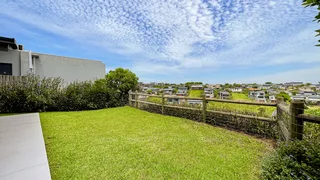 Very Well-kept 3-bedroom family home in Palm Lakes Estate.