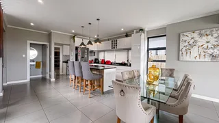 Very Well-kept 3-bedroom family home in Palm Lakes Estate.