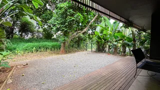 Modern fully furnished 2-bedroom apartment with a private lush garden!