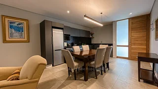 Modern fully furnished 2-bedroom apartment with a private lush garden!