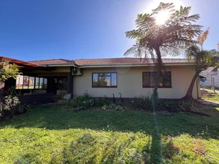 Charming 3-Bedroom Freestanding Home with Garden Cottage &amp; Pool – Prime Location!