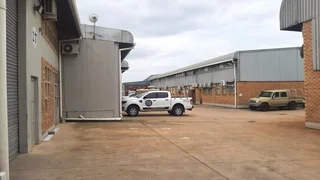 Warehouse In Briardene  To-Let