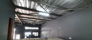 Warehouse In Briardene  To-Let