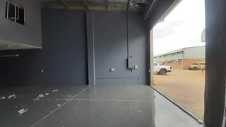 Warehouse In Briardene  To-Let