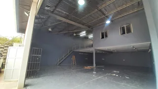 Warehouse In Briardene  To-Let