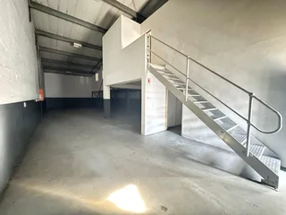 Warehouse To Let In Redhill