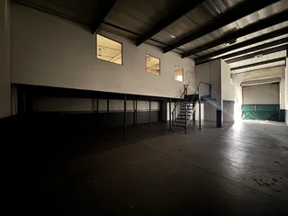 Warehouse To Let In Redhill