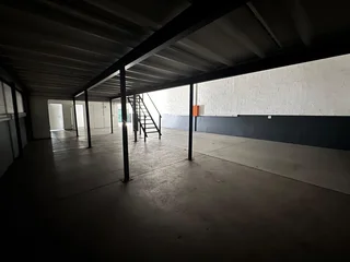 Warehouse To Let In Redhill