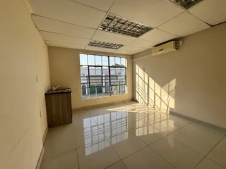 Warehouse To Let In Redhill