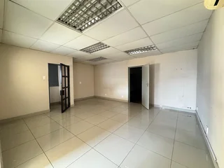 Warehouse To Let In Redhill