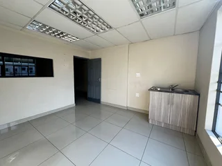 Warehouse To Let In Redhill