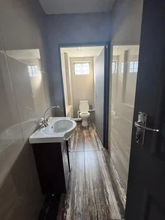 Warehouse To Let In Redhill