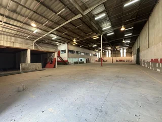 Warehouse with Large Yard Space To Let