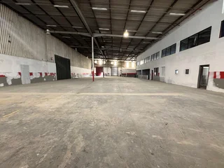 Warehouse with Large Yard Space To Let