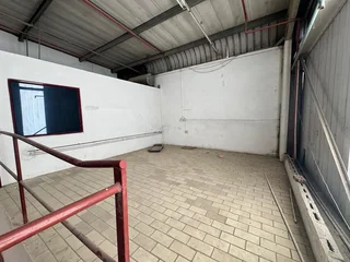 Warehouse with Large Yard Space To Let