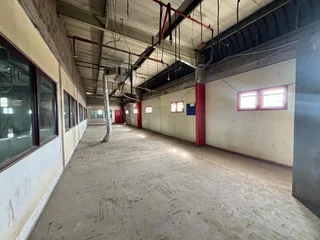 Warehouse with Large Yard Space To Let