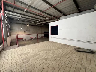 Warehouse with Large Yard Space To Let