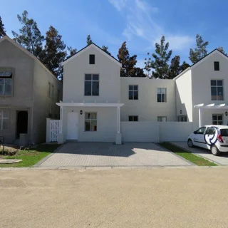 2 Rooms Available in a Modern 4-Bedroom House at Tweespruit Estate