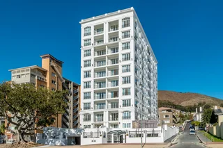 Stylish 2-Bedroom Apartment in the Heart of Sea Point – Versailles Building.  Don&#39;t miss out!
