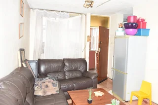 Spacious 2 Bedroom Apartment for Sale in Sunnyside – Secure Complex Living, Needs TLC!