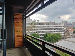LARGE MODERN STUDIO APARTMENT AT HALLMARK HOUSE