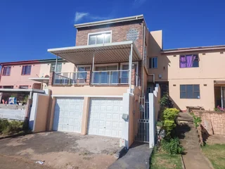 Multi-level Extended Family Home With Double Garage in Rydalvale Phoenix