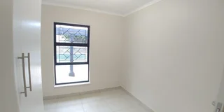 Spacious 4-Bedroom Home with Separate 1-Bedroom Apartment – Ideal for Extended Family or Rental