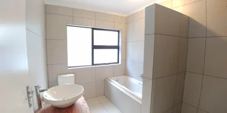 Spacious 4-Bedroom Home with Separate 1-Bedroom Apartment – Ideal for Extended Family or Rental