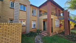 MODERN 2-BEDROOM APARTMENT TO LET - R10,000 P/M