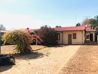 Spacious Multi-Home: Perfect for Large Families!