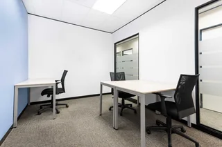 All-inclusive access to professional office space for 4 persons in Regus Uni Park