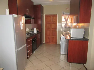 Neat 2 bedroom unit within a secure and sought after complex!!
