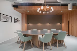 Book a reserved coworking spot in Spaces Byls Bridge