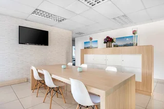 All-inclusive access to professional office space for 4 persons in Regus Bryanston Cedarwoods