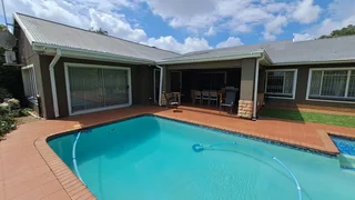 Flatlet,swimmingpool,solar Panels 4 Bedrooms Great Value For Money