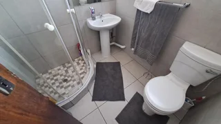 FLATLET,SWIMMINGPOOL,SOLAR PANELS 4 BEDROOMS GREAT VALUE FOR MONEY