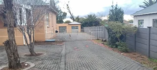 BEAUTIFUL  CULTURE FULL WOODEN FLOOR  HOUSE.REAR OPPERTUNITY.