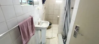 BEAUTIFUL  CULTURE FULL WOODEN FLOOR  HOUSE.REAR OPPERTUNITY.