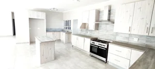 FAMILY HOME &amp; FLATLET!