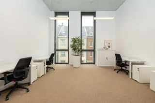 Tailor-made dream offices for 3 persons in Spaces 50 Long Street.