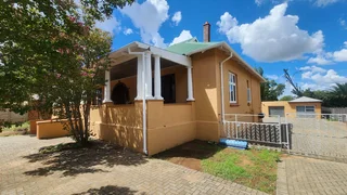 Epitome of Grace and Grandeur