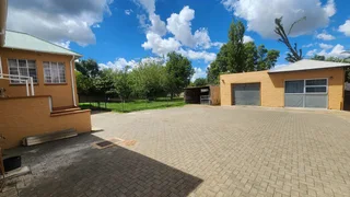 Epitome of Grace and Grandeur