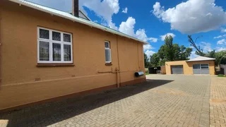 Epitome of Grace and Grandeur